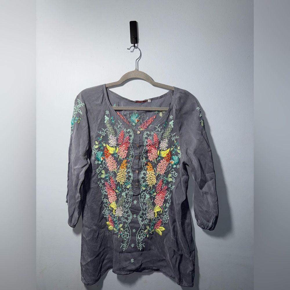 Johnny Was Womens Leona Blue Fog Floral hummingbird Embroidered Tunic Blouse S